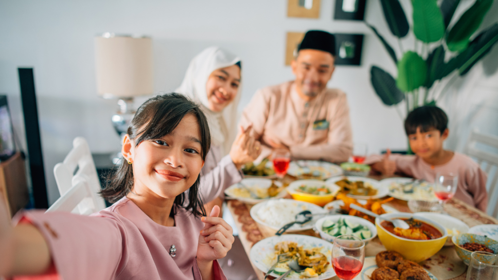 7 Raya Campaign Ideas For 2025 | KNKV Group - raya with family
